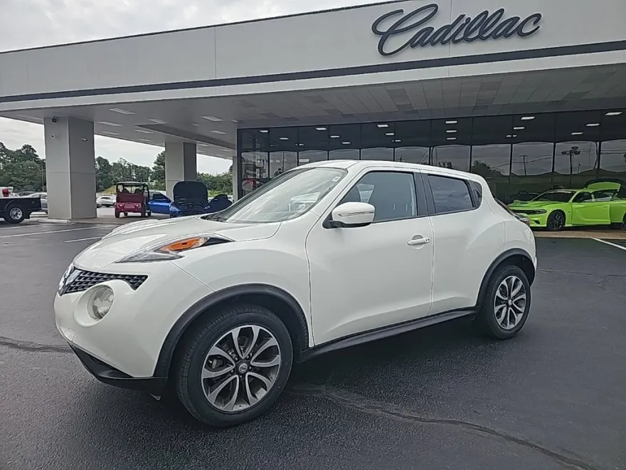 2017 Nissan Juke SV photo 1