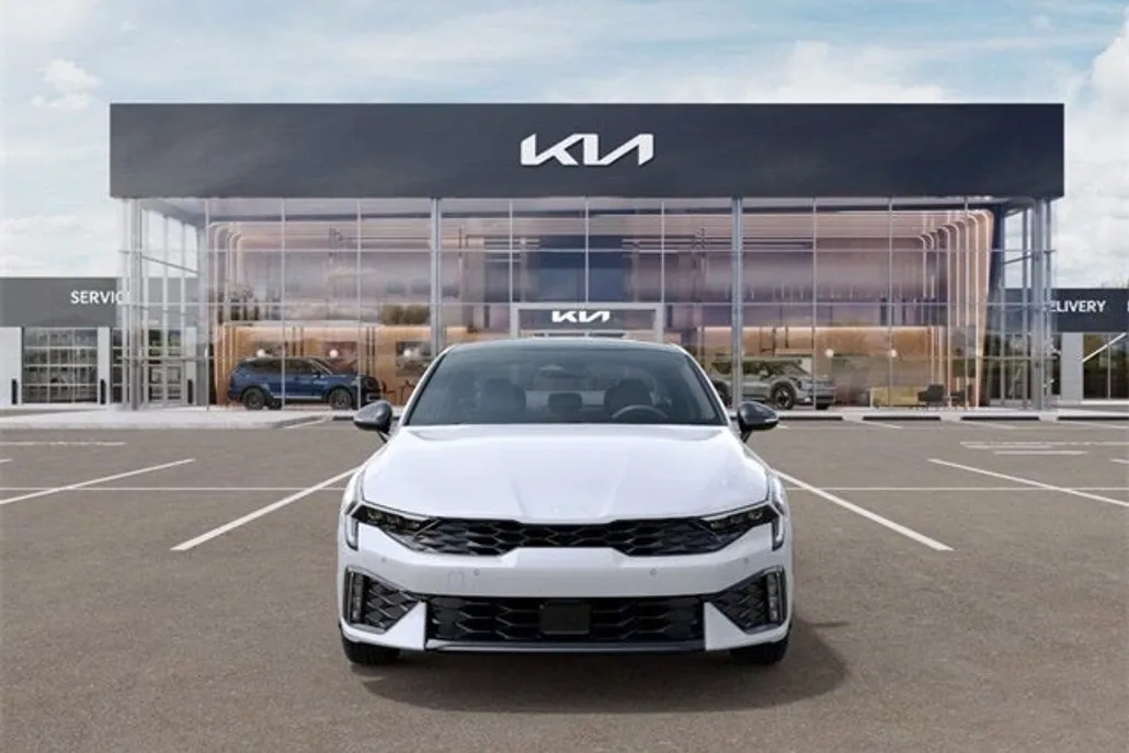 2025 Kia K5 GT-Line photo 1