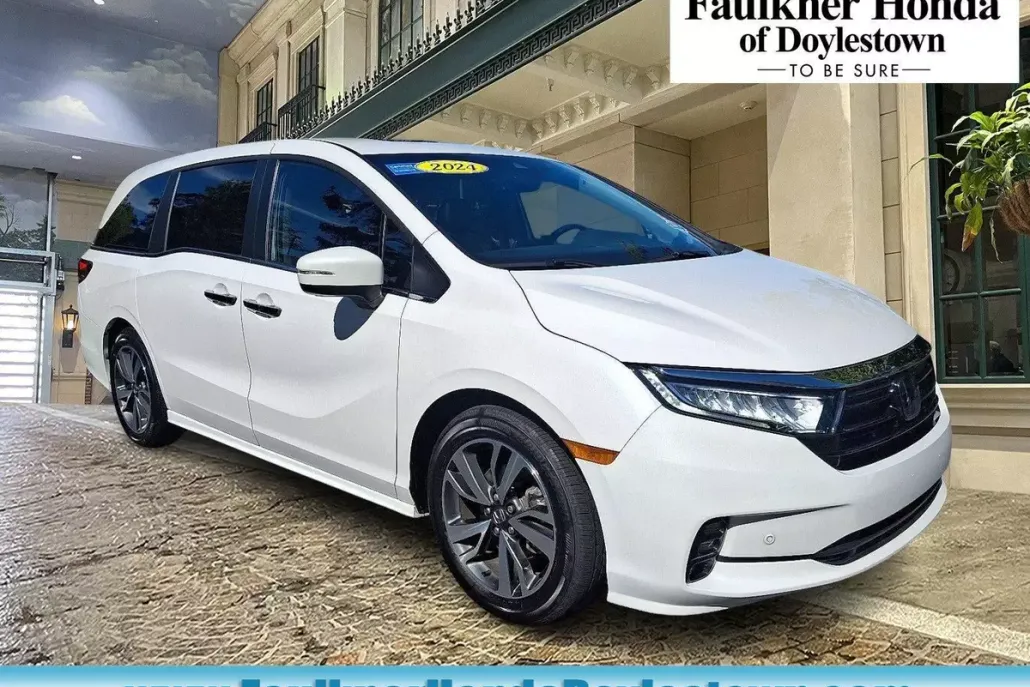 2024 Honda Odyssey Touring photo 1
