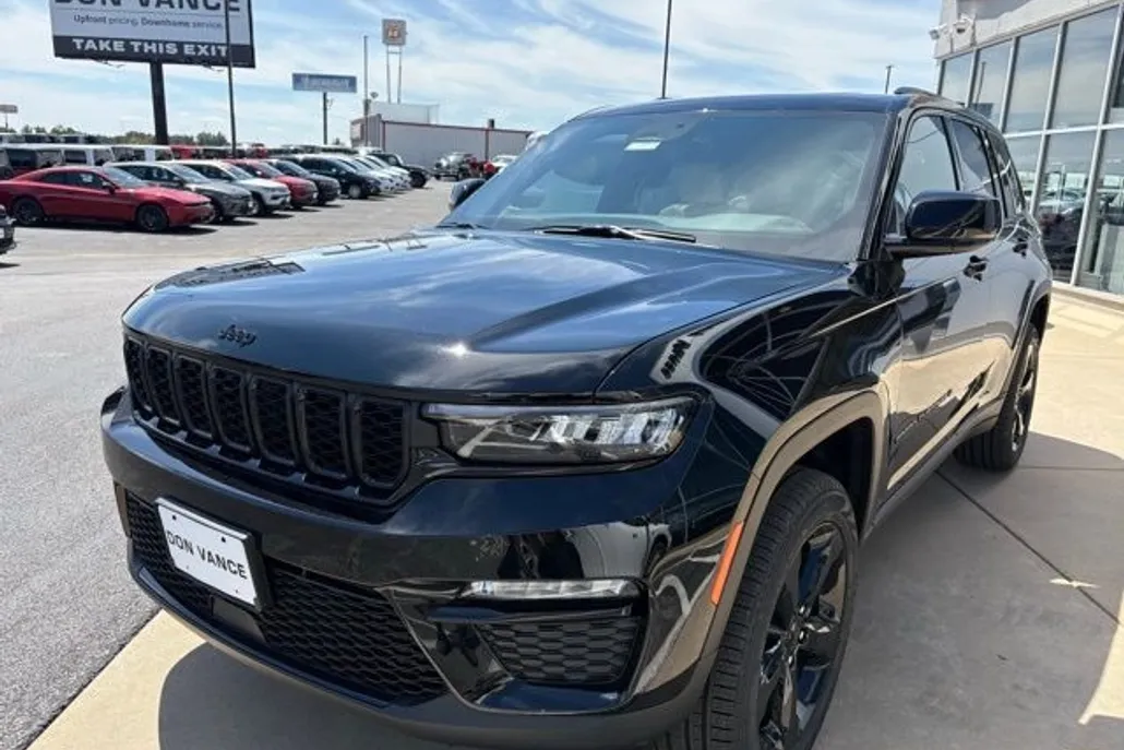 2025 Jeep Grand Cherokee Limited photo 1