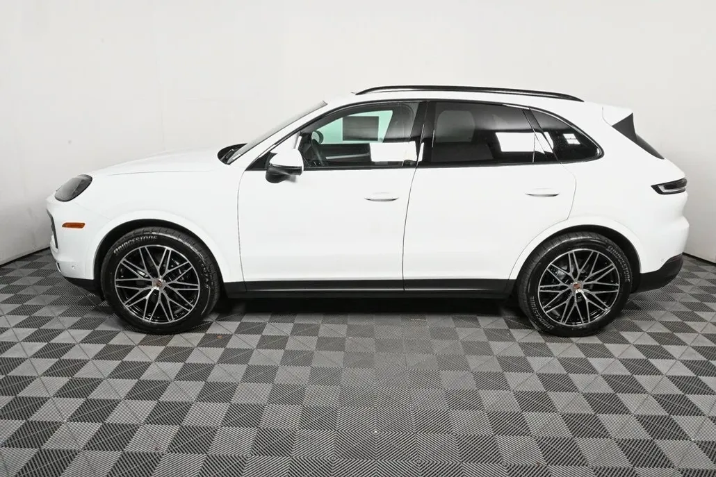 2026 Porsche Cayenne photo 1