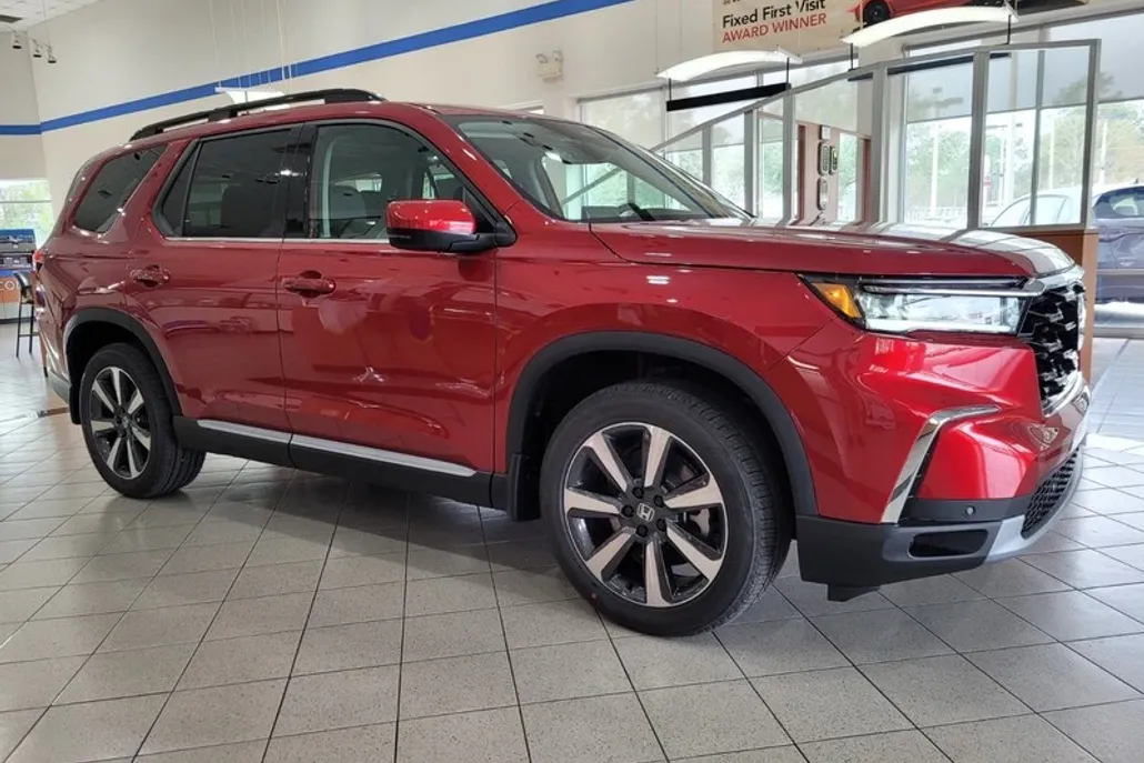 2025 Honda Pilot Touring photo 1