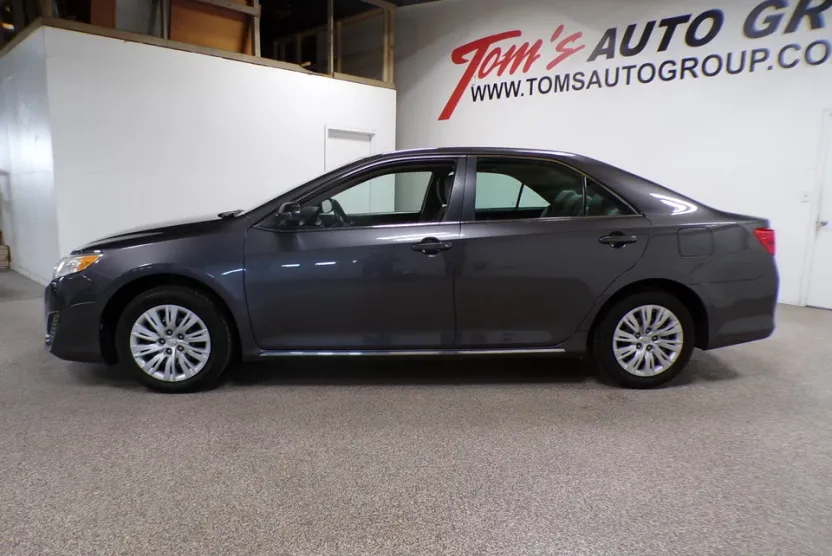 2012 Toyota Camry SE photo 1