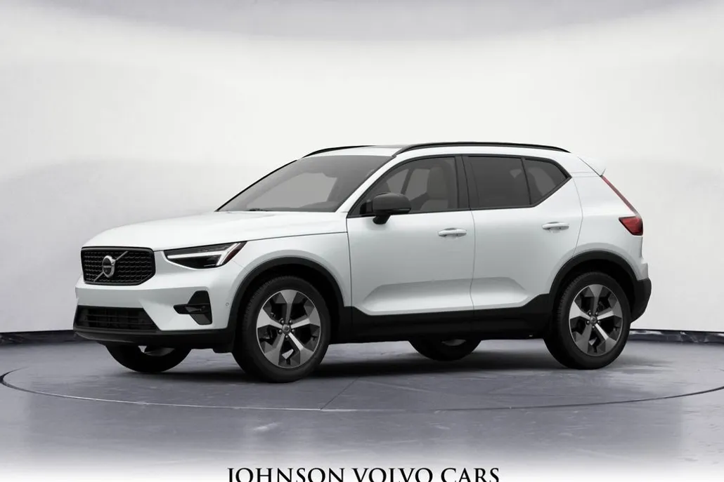 2026 Volvo XC40 Plus photo 1