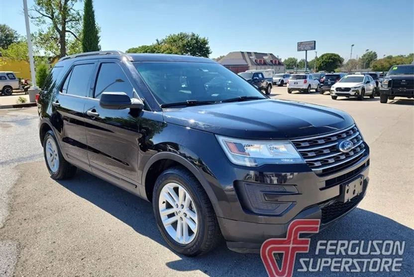 2017 Ford Explorer Base photo 1