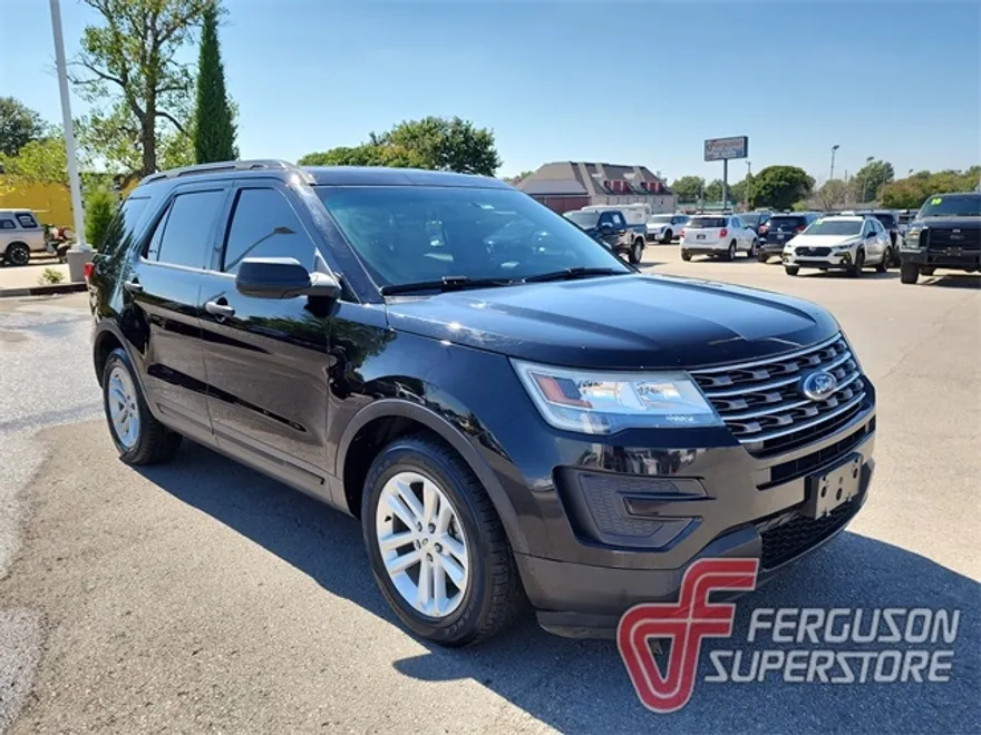 2017 Ford Explorer Base photo 1