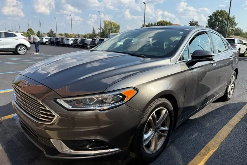 2018 Ford Fusion SE photo 1