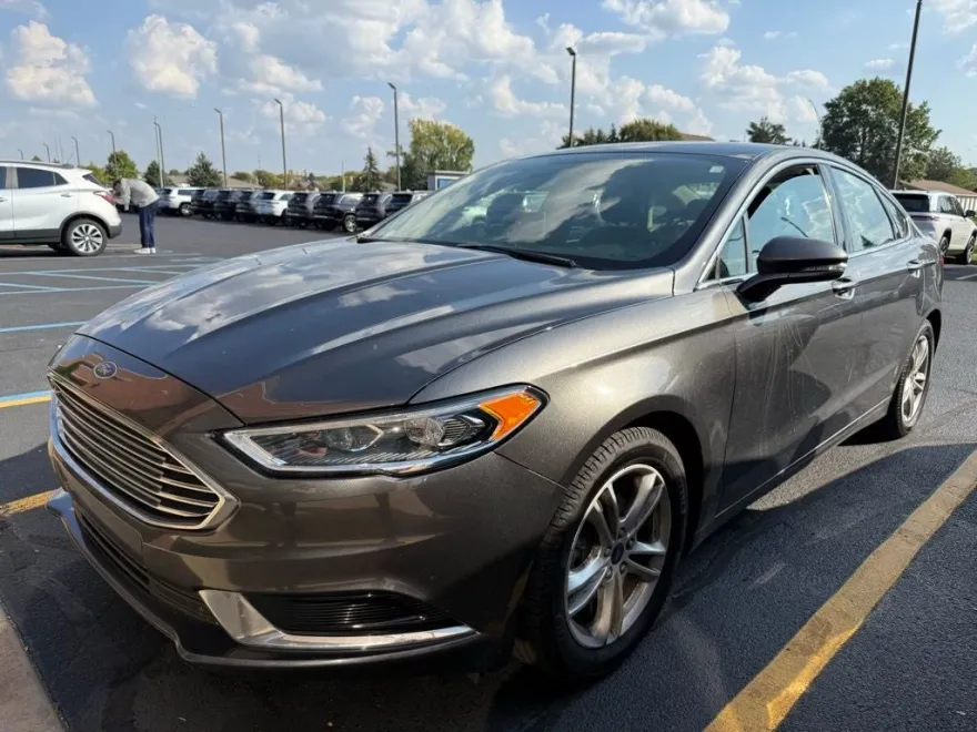 2018 Ford Fusion SE photo 1