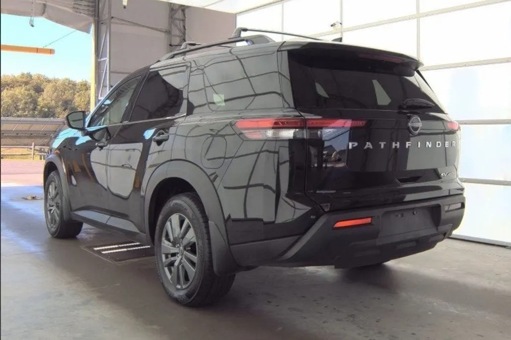 2024 Nissan Pathfinder SV photo 1