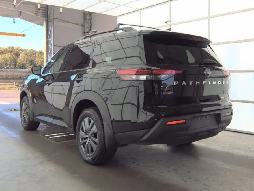 2024 Nissan Pathfinder SV photo 1