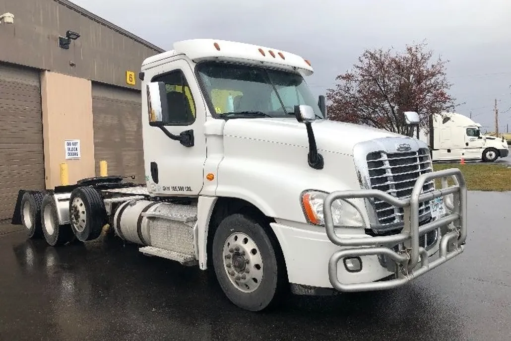 2017 Freightliner Cascadia 125" Sleeper Cab photo 1