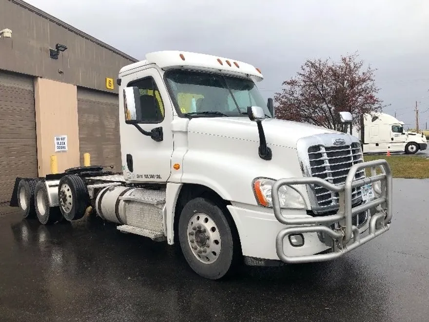 2017 Freightliner Cascadia 125" Sleeper Cab photo 1