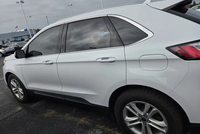 2020 Ford Edge SEL photo 1