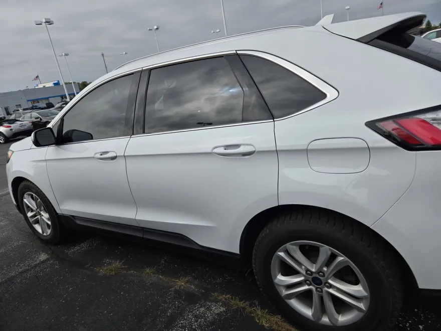 2020 Ford Edge SEL photo 1