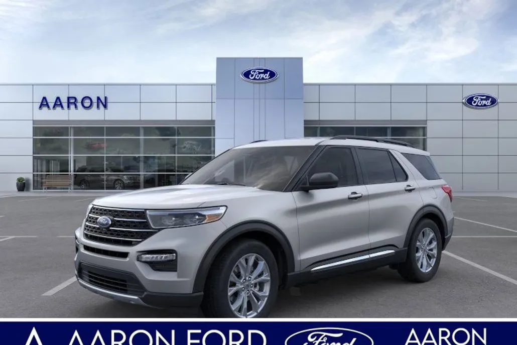 2024 Ford Explorer XLT photo 1