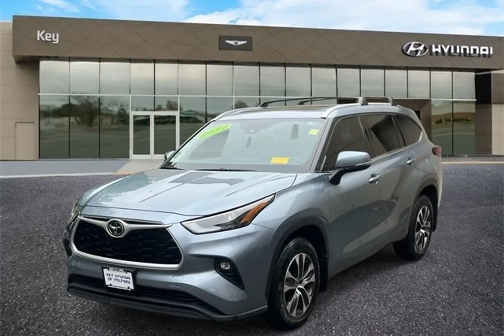 2022 Toyota Highlander XLE photo 1