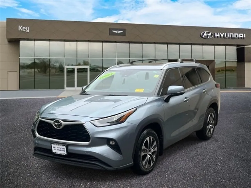 2022 Toyota Highlander XLE photo 1