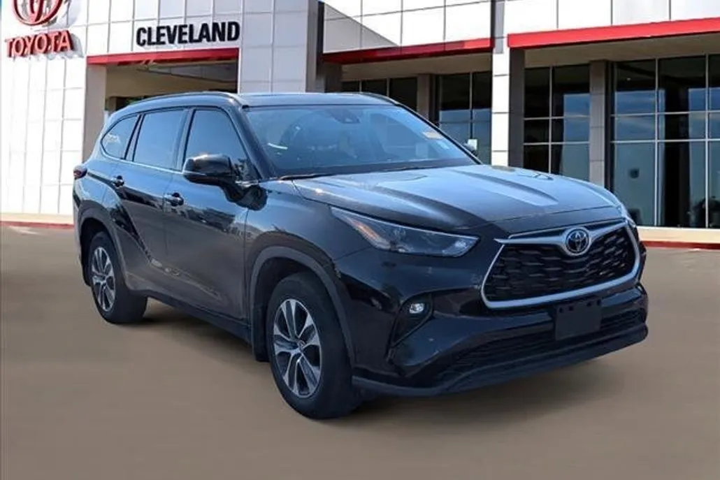 2022 Toyota Highlander XLE photo 1