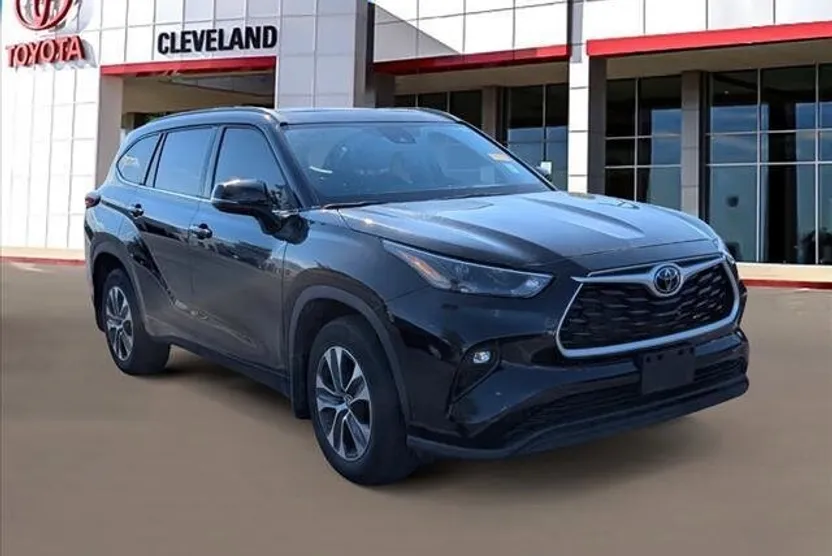 2022 Toyota Highlander XLE photo 1