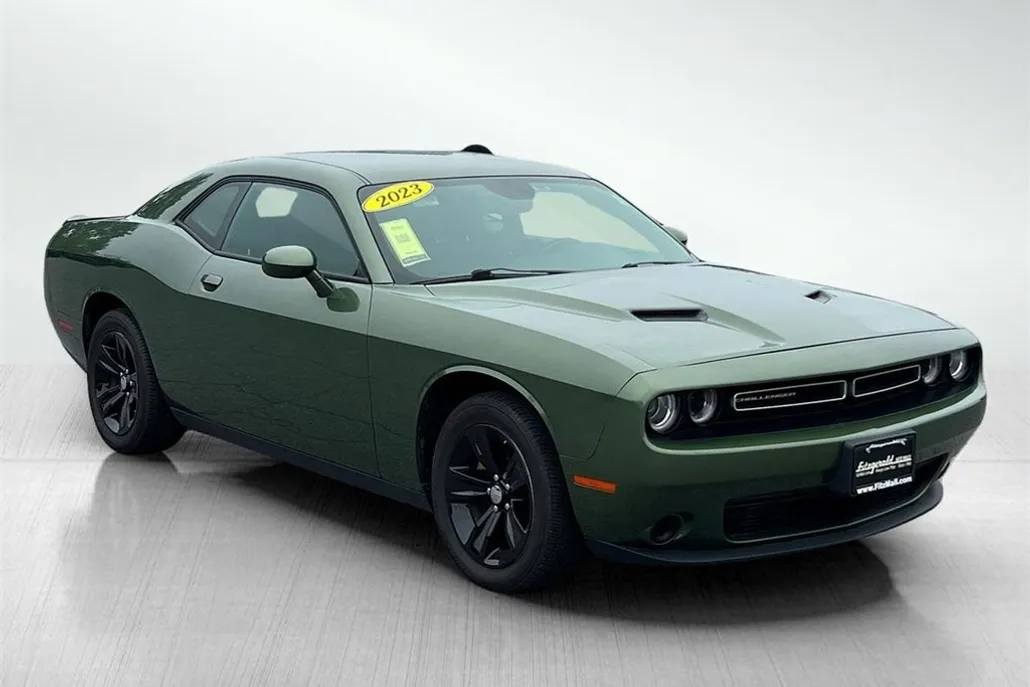 2023 Dodge Challenger SXT photo 1