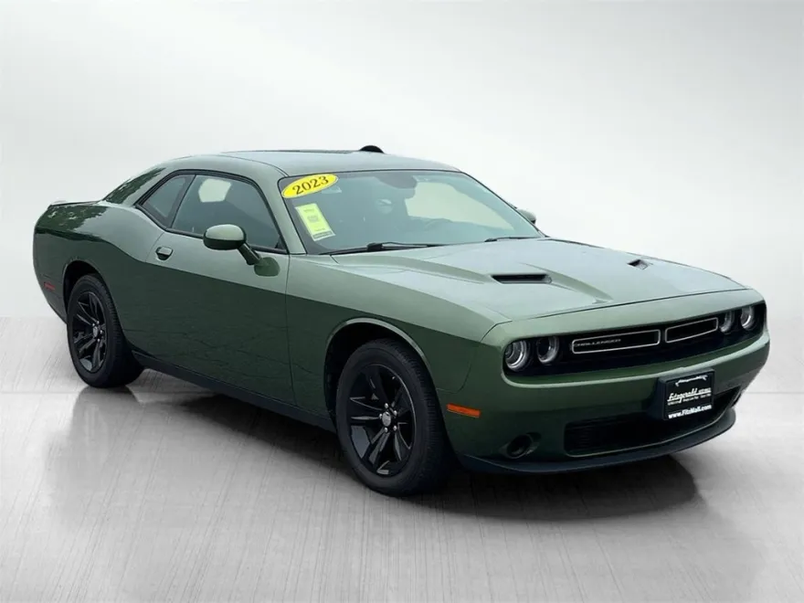 2023 Dodge Challenger SXT photo 1