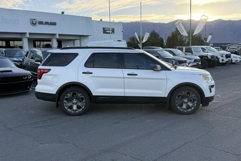 2018 Ford Explorer Sport photo 1