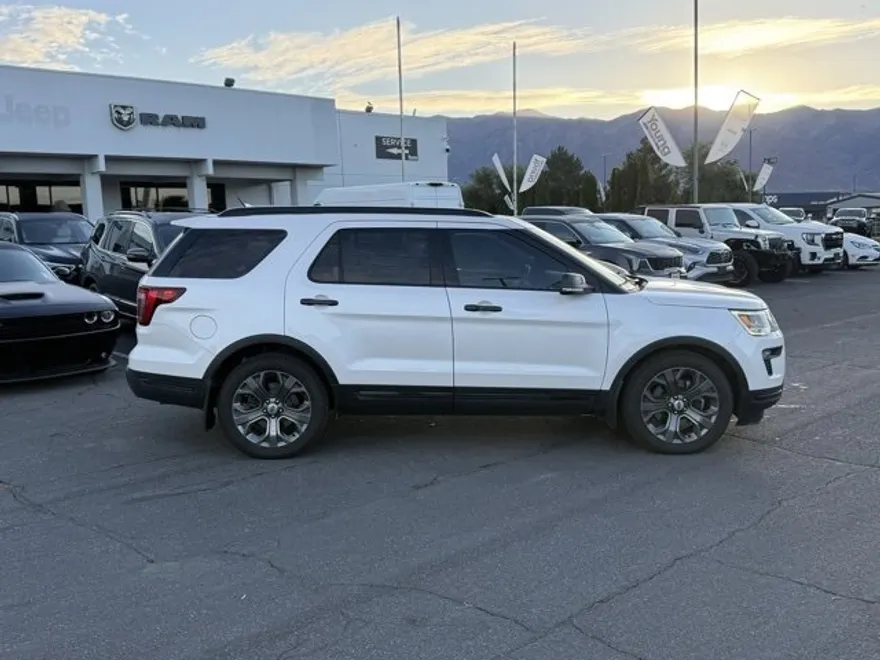 2018 Ford Explorer Sport photo 1