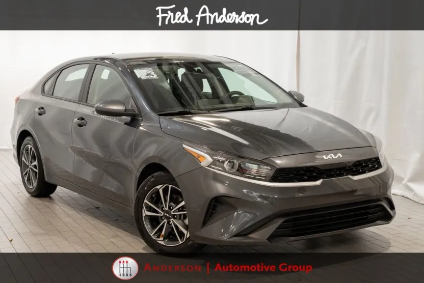 2023 Kia Forte LXS photo 1