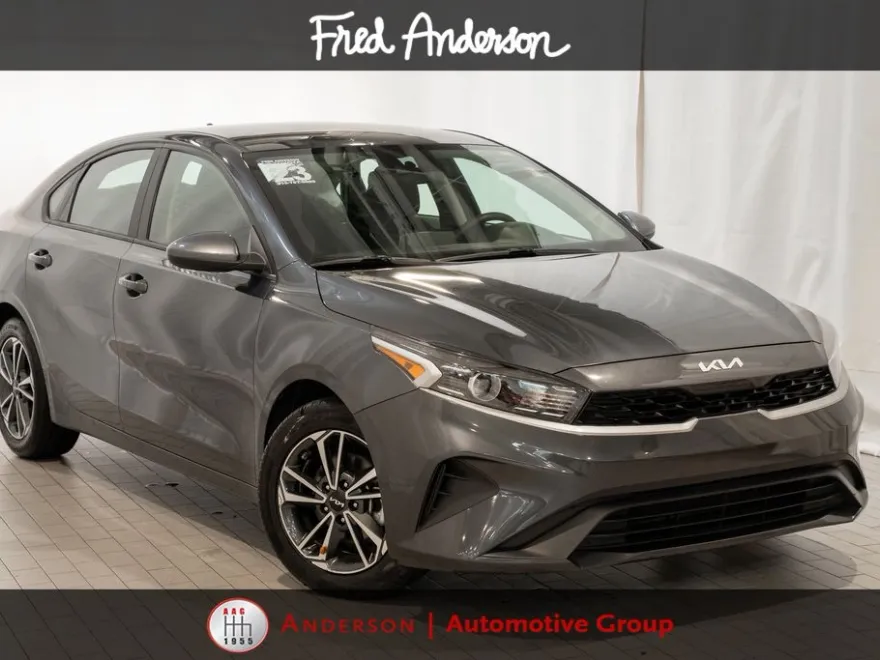 2023 Kia Forte LXS photo 1