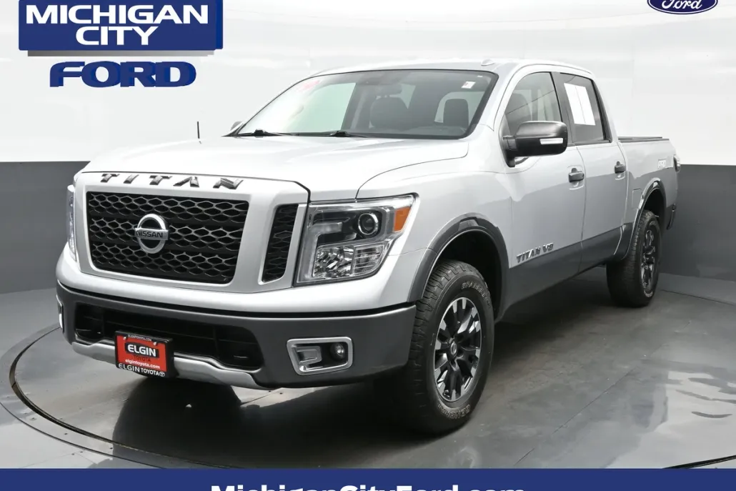 2019 Nissan Titan Crew Cab PRO-4X photo 1