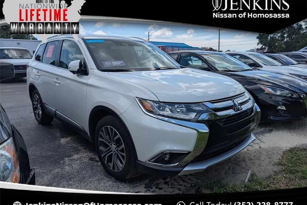 2018 Mitsubishi Outlander SEL Touring photo 1