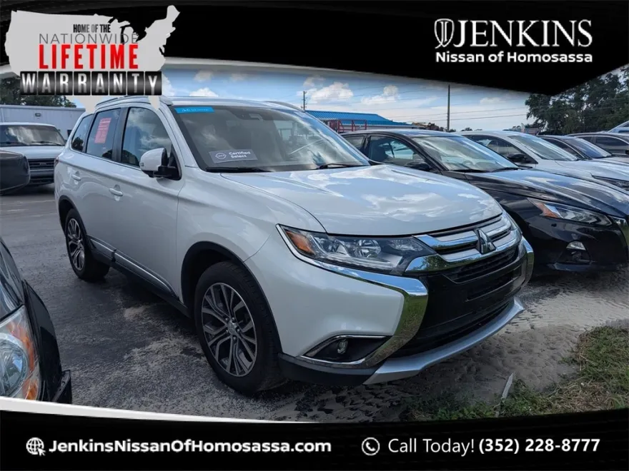 2018 Mitsubishi Outlander SEL Touring photo 1