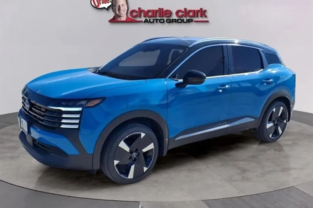 2025 Nissan Kicks SR photo 1