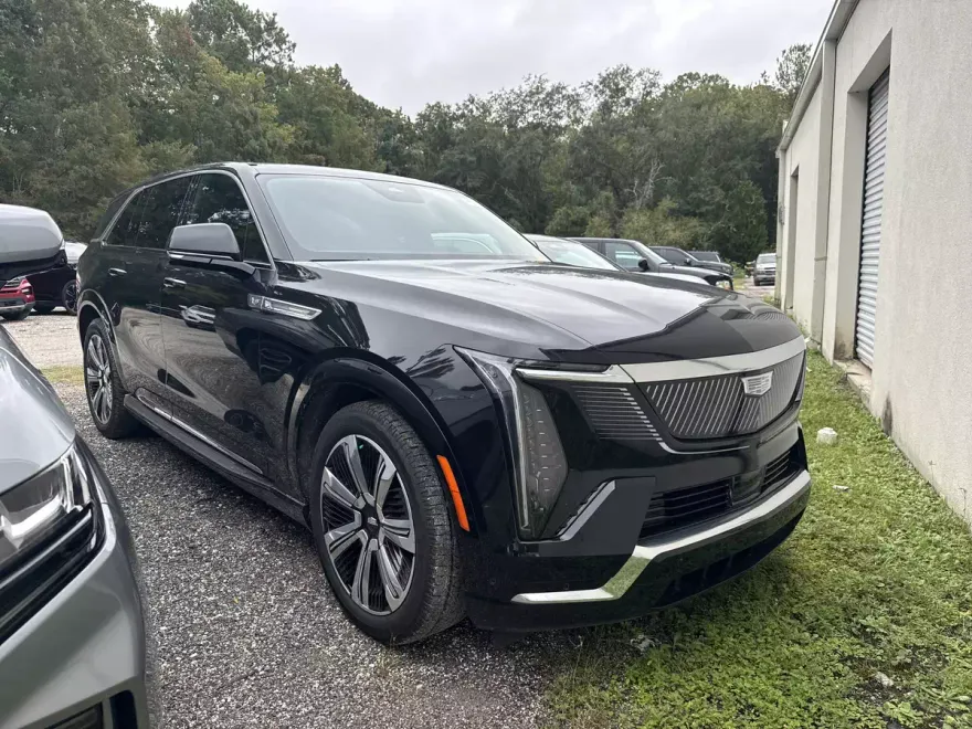 2025 Cadillac Escalade IQ Luxury photo 1
