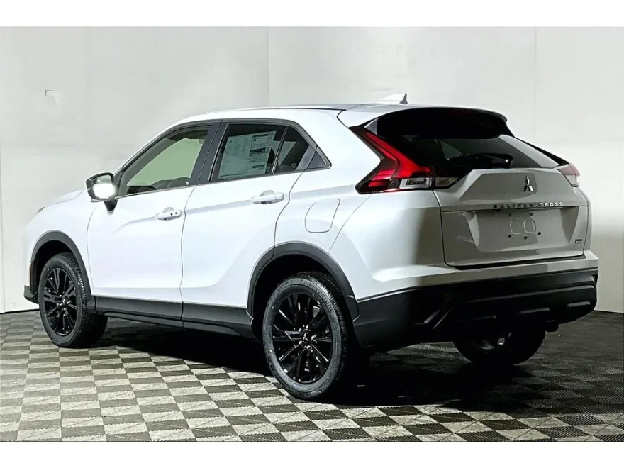 2025 Mitsubishi Eclipse Cross LE photo 1