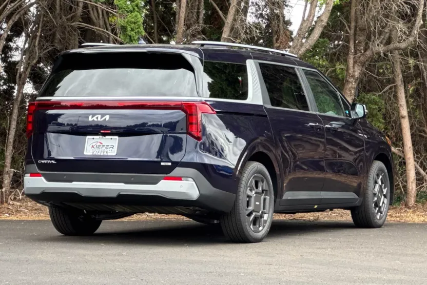 2026 Kia Carnival EX photo 1