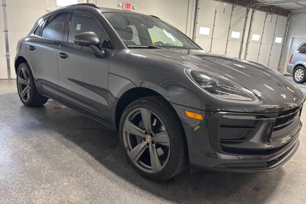 2022 Porsche Macan Base photo 1