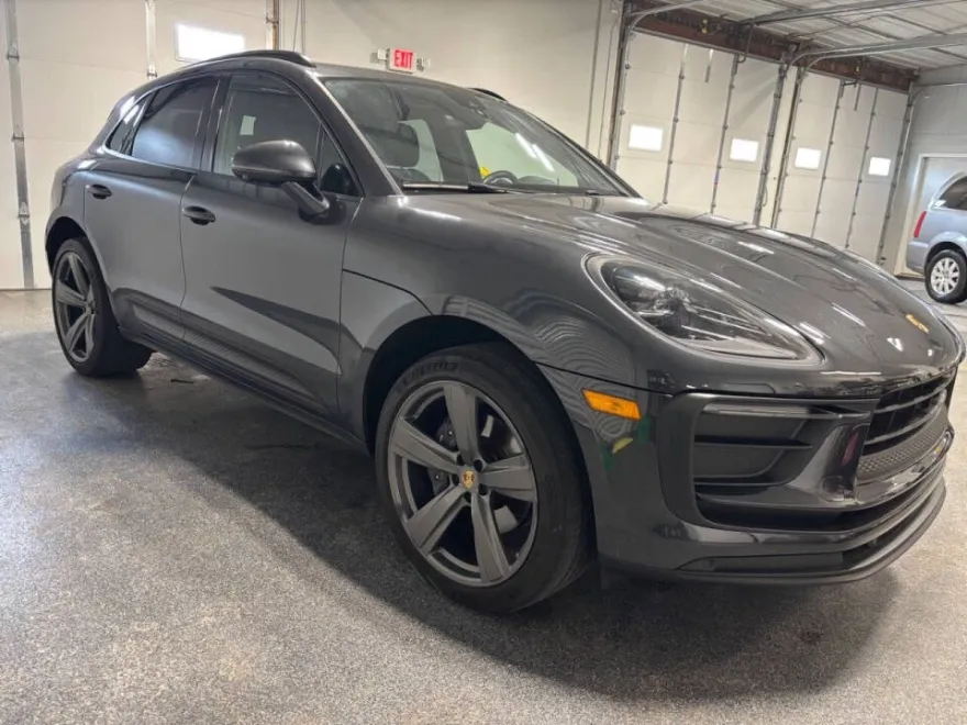 2022 Porsche Macan Base photo 1