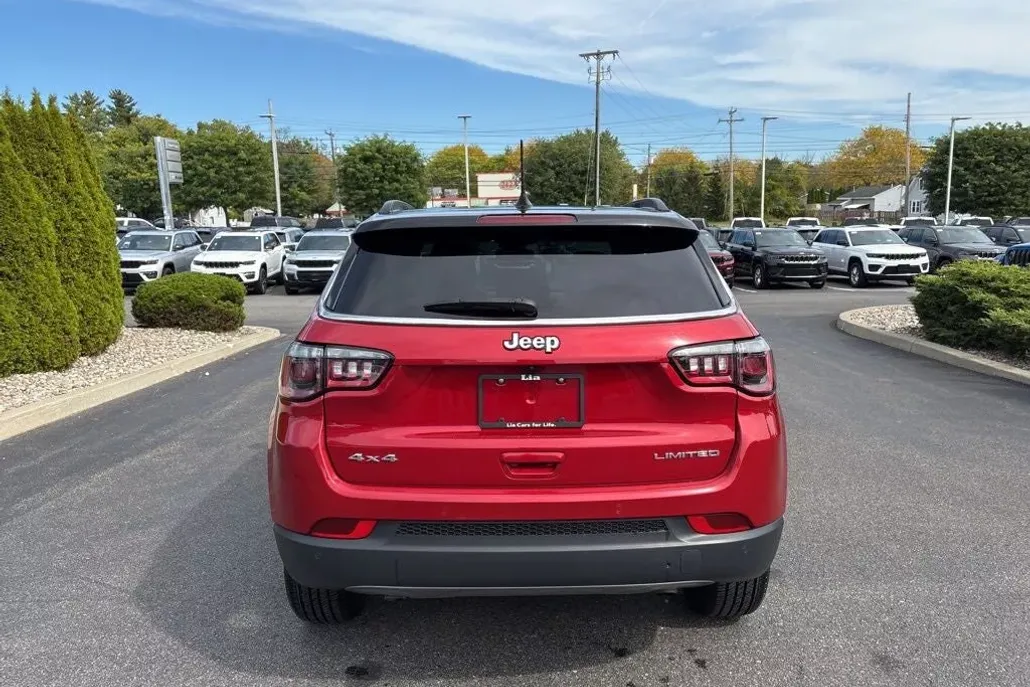 2024 Jeep Compass Limited photo 1
