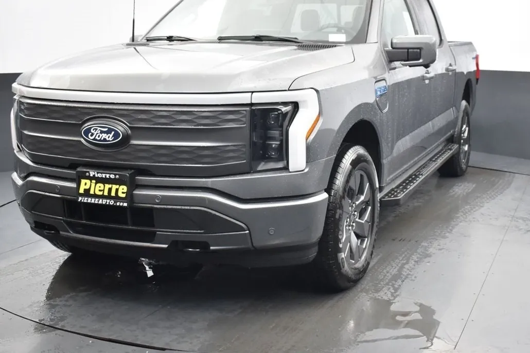 2025 Ford F-150 Lightning Lariat photo 1