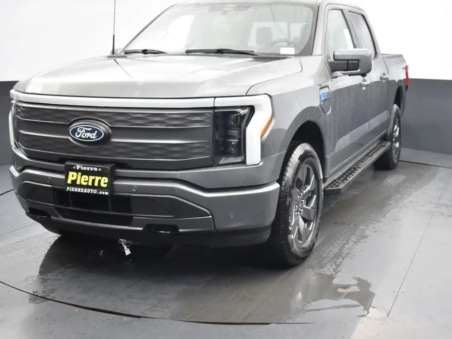 2025 Ford F-150 Lightning Lariat photo 1