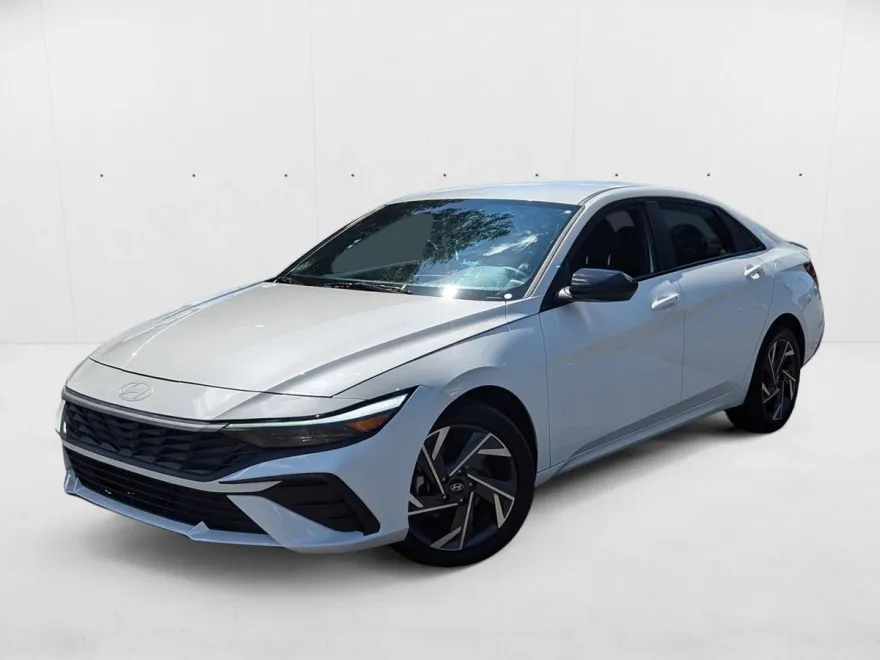 2025 Hyundai Elantra SEL Sport photo 1