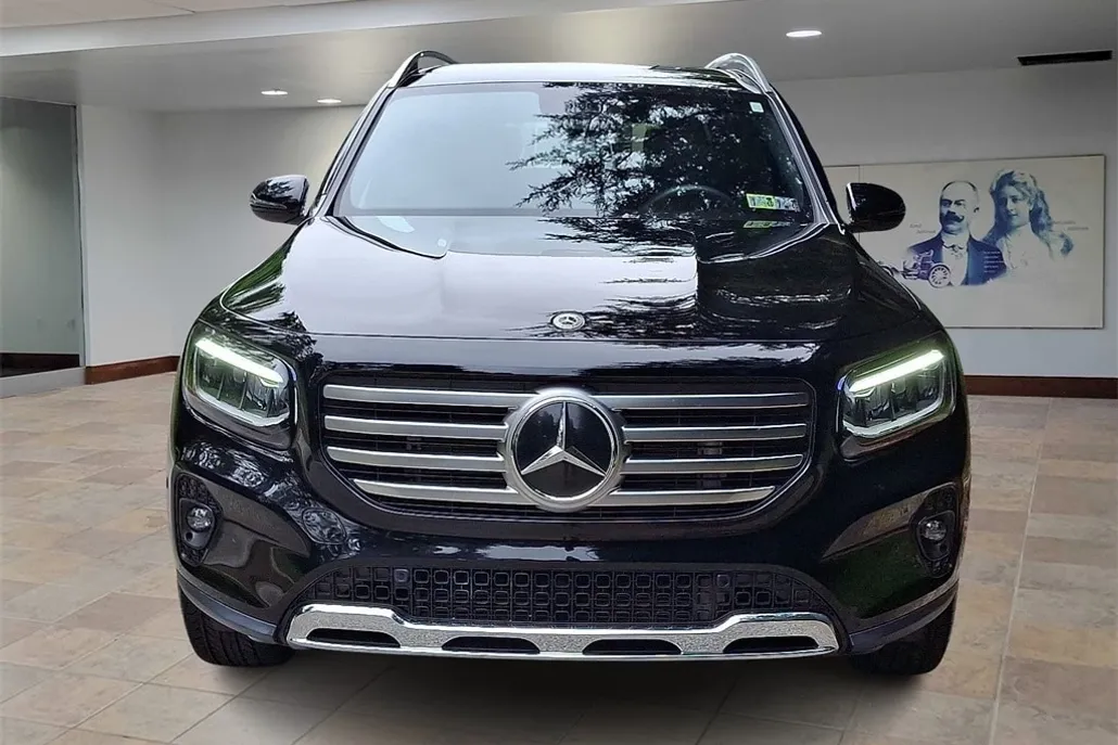 2025 Mercedes Benz GLB 250 4MATIC photo 1
