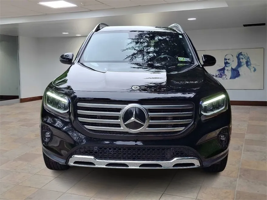 2025 Mercedes Benz GLB 250 4MATIC photo 1