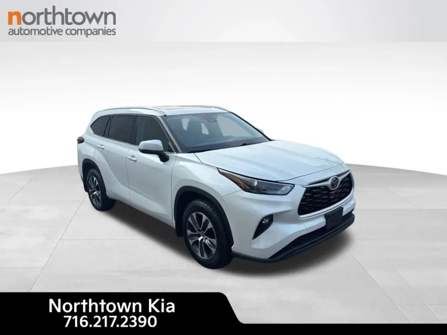 2022 Toyota Highlander XLE photo 1
