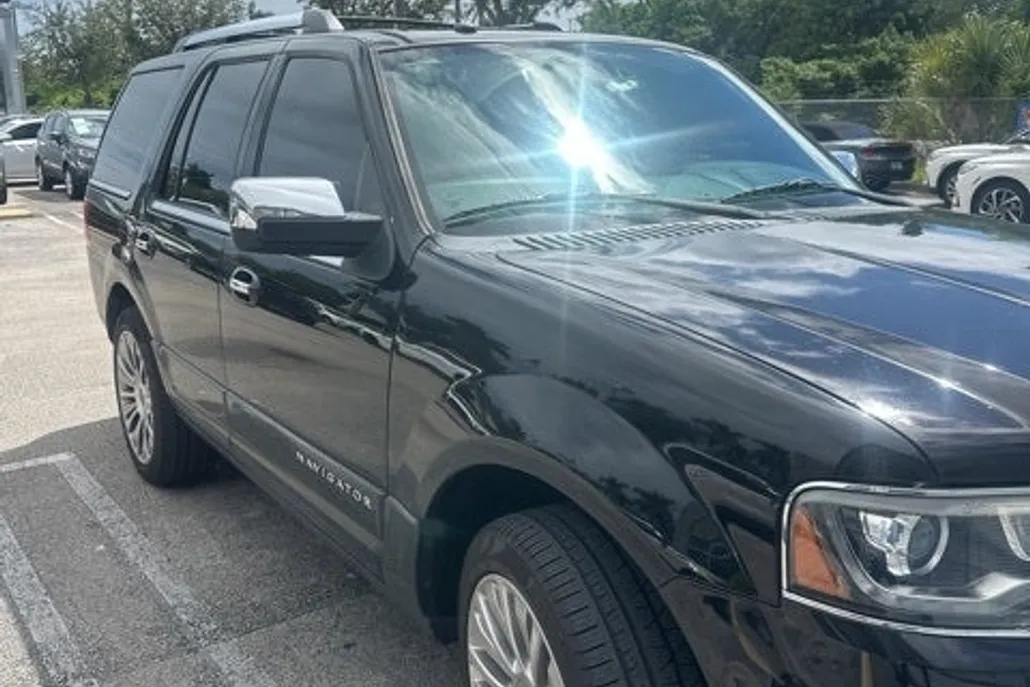 2017 Lincoln Navigator Select photo 1