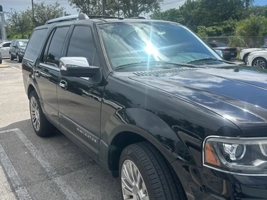 2017 Lincoln Navigator Select photo 1