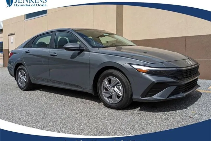 2025 Hyundai Elantra SE photo 1