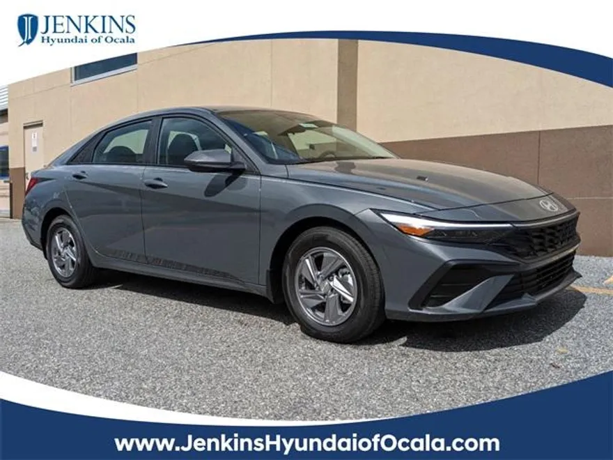 2025 Hyundai Elantra SE photo 1