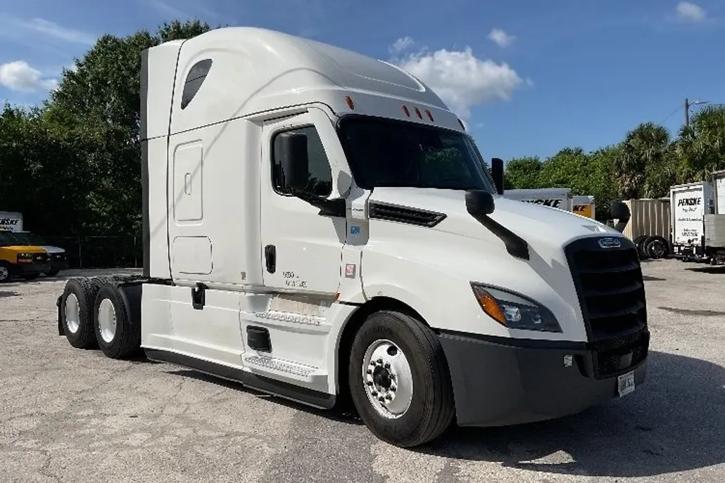 2021 Freightliner Cascadia 126" Sleeper Cab photo 1